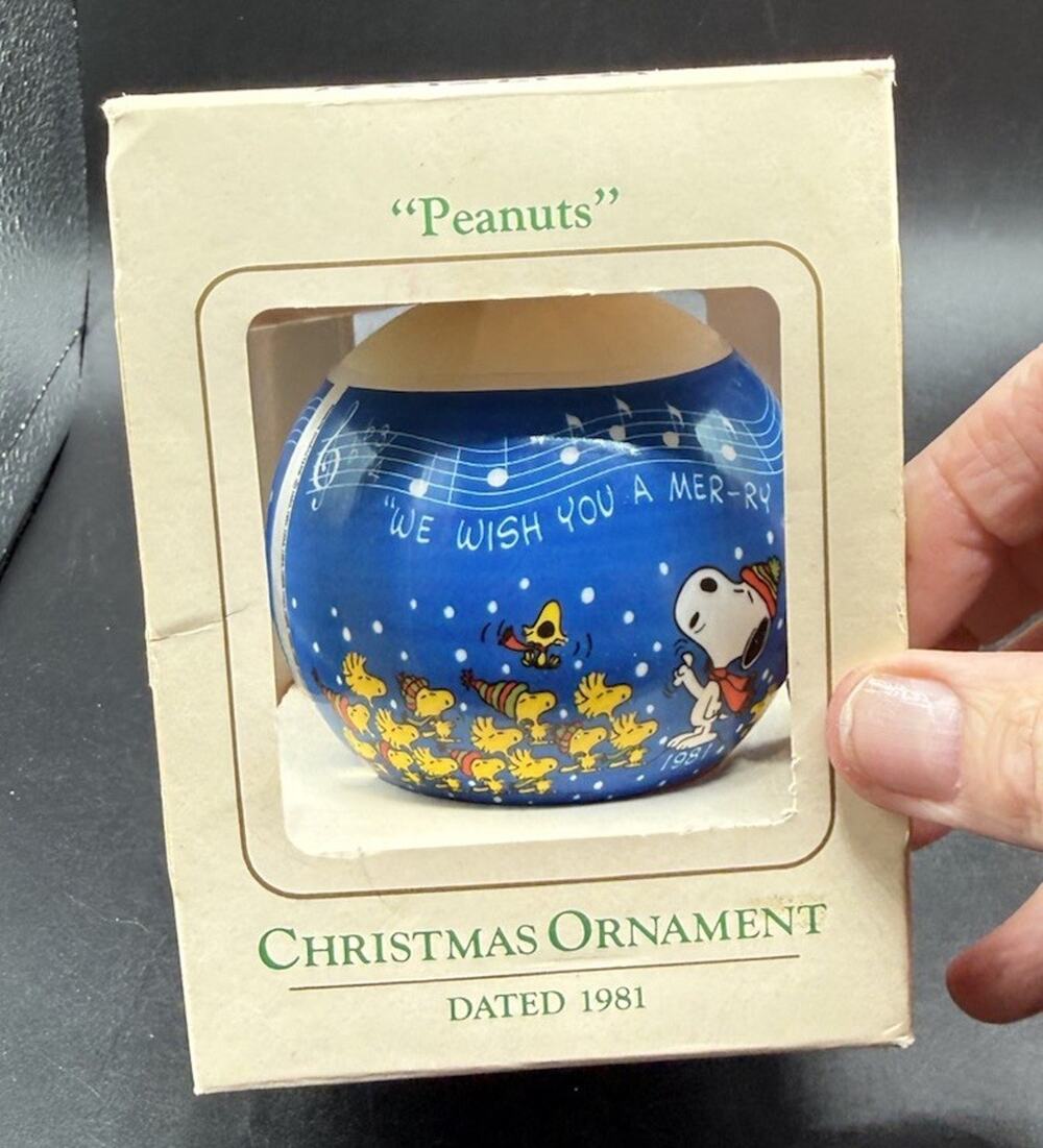 RARE 1981 Hallmark Snoopy Charlie Brown Peanuts Christmas Ornament -48D